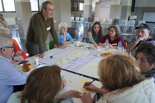 familias durante el foro de familias de 2024 poniendo ideas en común