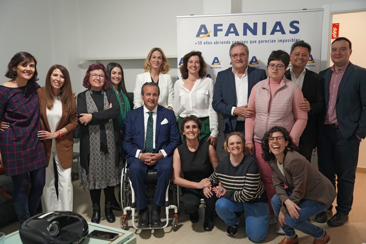 Representantes de AFANIAS, Fundación GMP, Cesce, Fundación Solidaridad Carrefour y el Director de Atención a Personas con Discapacidad de la Consejería de Familia, Juventud y Política Social de la Comunidad de Madrid